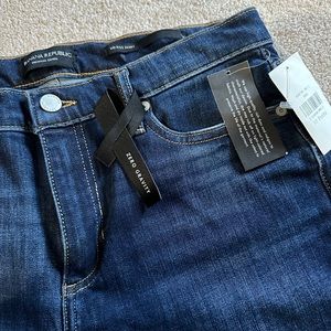 Banana Republic mid-rise skinny jeans 30P